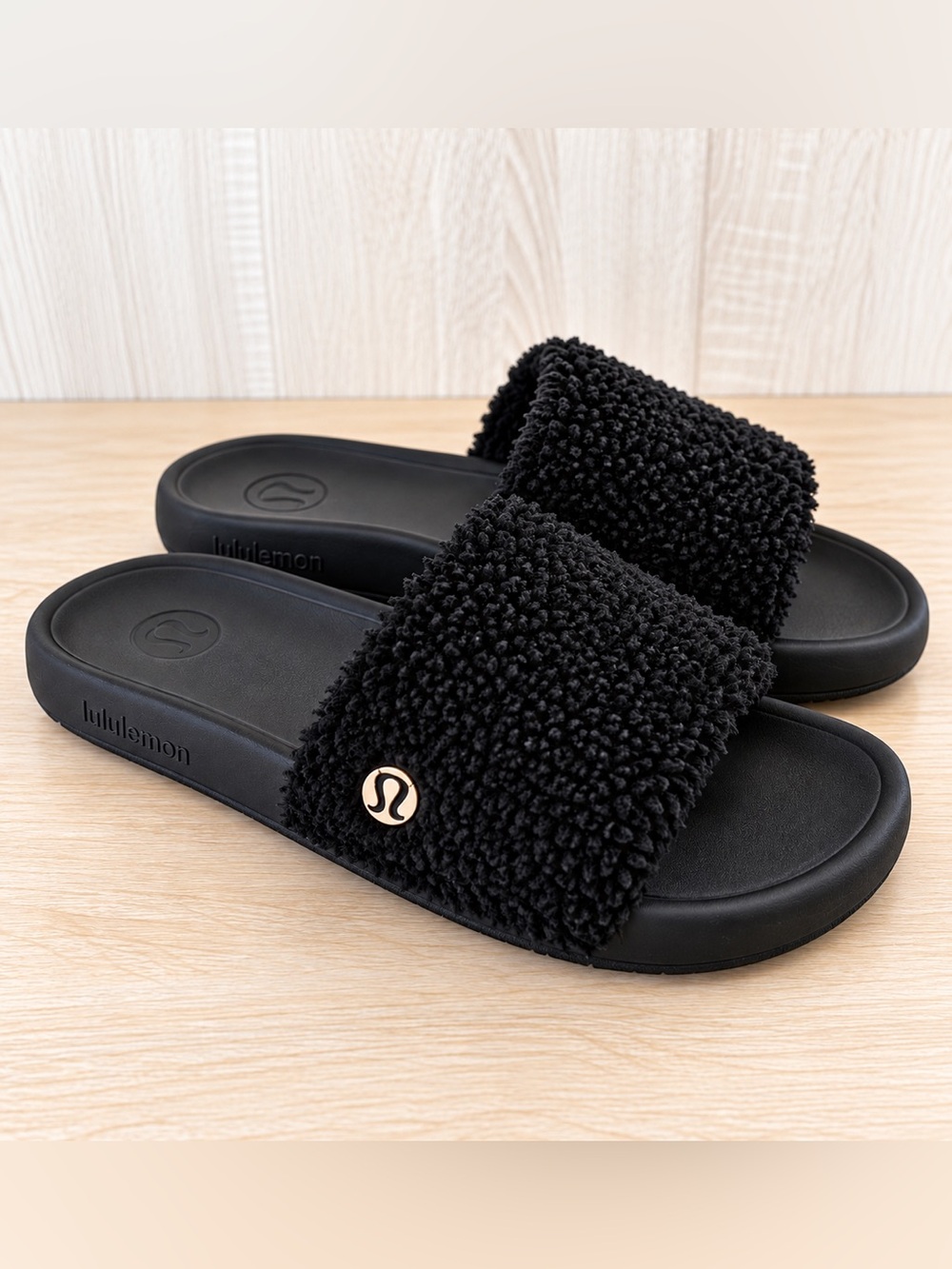 Lululemon Restfeel Slide Fleece Black Gold Women’s Size 8